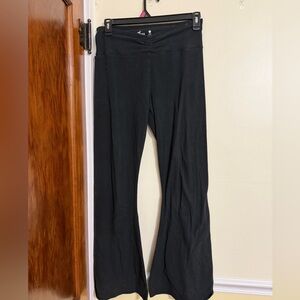 Hollister Black High-Waist Scrunch Yoga Leggings With One Side Pocket